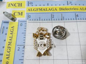 Coleccionismo deportivo: PIN DE DEPORTES. FÚTBOL. CLUB GIMNASIA ESGRIMA ARGENTINA. ESCUDO DEL EQUIPO